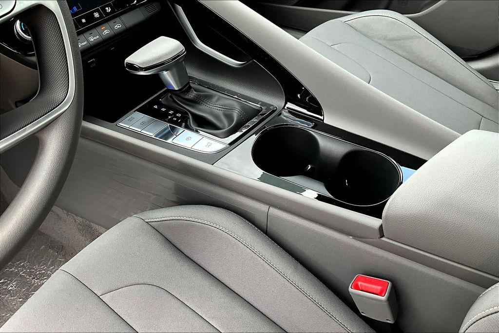 new 2025 Hyundai ELANTRA HEV car, priced at $26,221