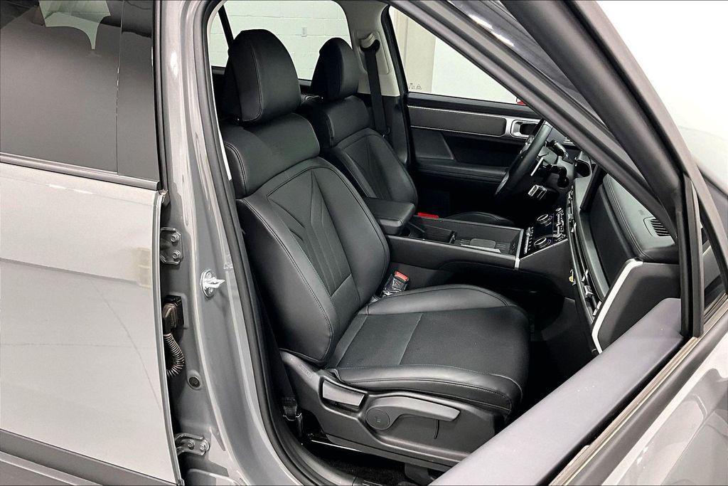 used 2025 Hyundai Santa Fe car, priced at $35,000