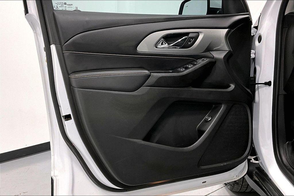 used 2021 Chevrolet Traverse car, priced at $19,000