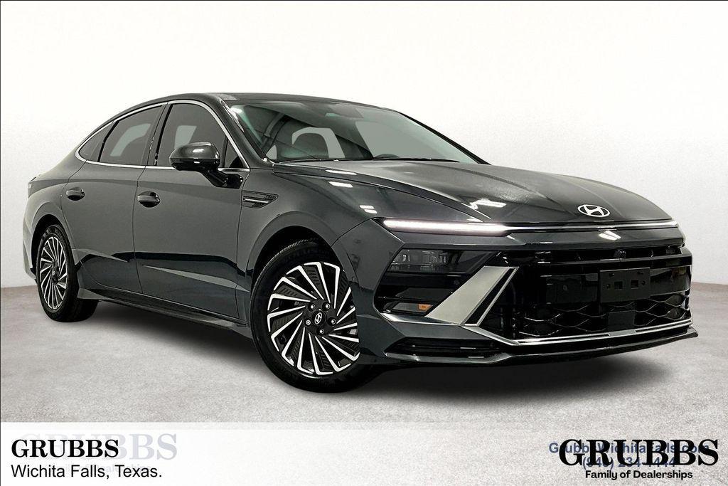 used 2025 Hyundai Sonata Hybrid car, priced at $32,000