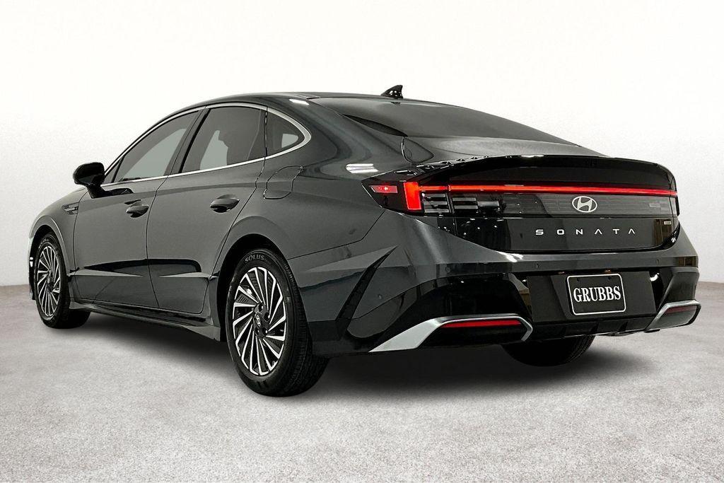 used 2025 Hyundai Sonata Hybrid car, priced at $32,000