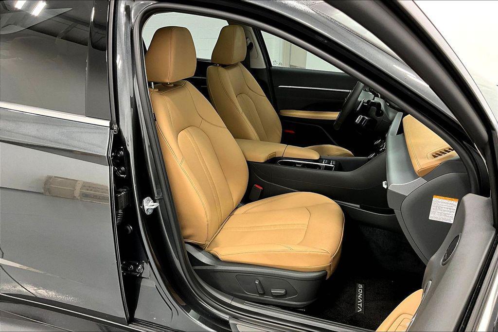 used 2025 Hyundai Sonata Hybrid car, priced at $32,000