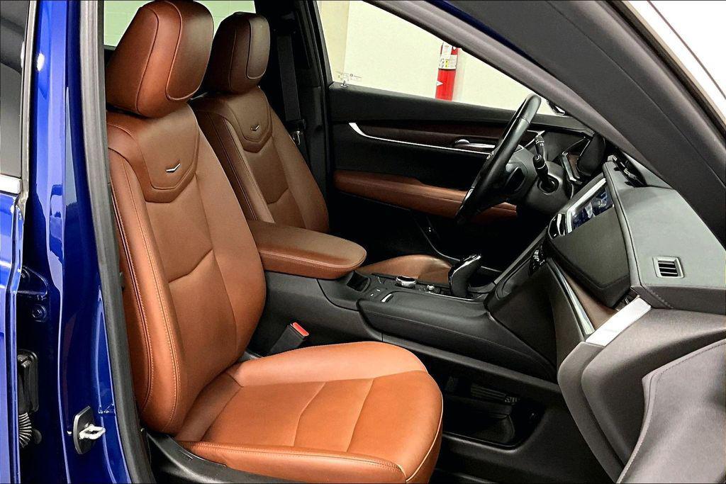 used 2023 Cadillac XT5 car, priced at $33,000
