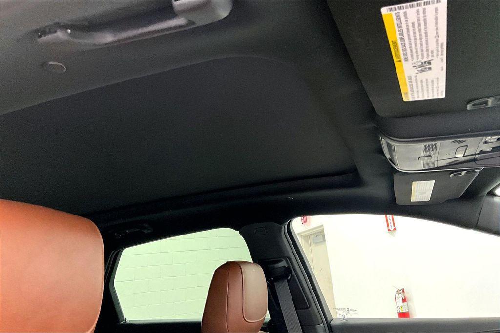 used 2023 Cadillac XT5 car, priced at $33,000