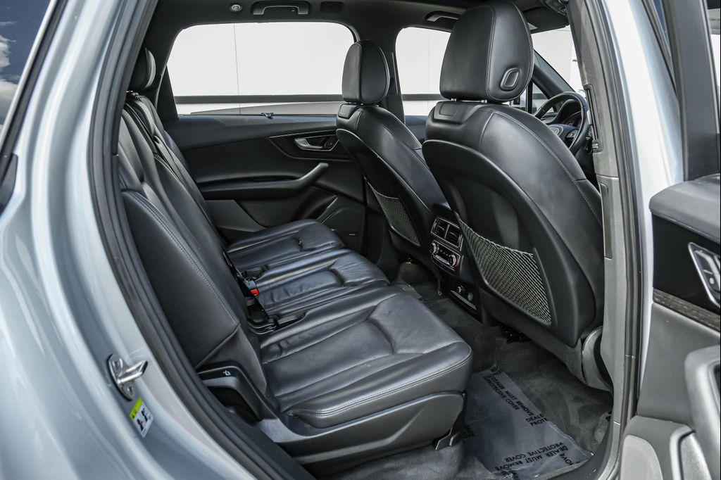 Audi Q7 view 35