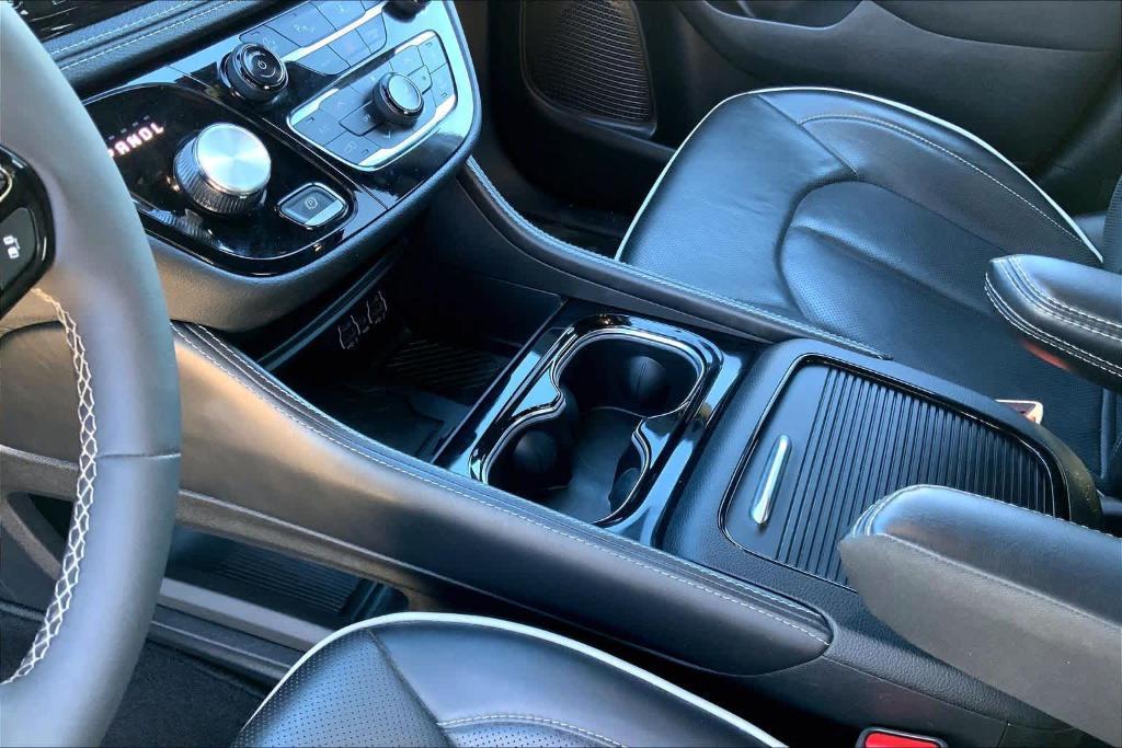 used 2025 Chrysler Pacifica car, priced at $37,749