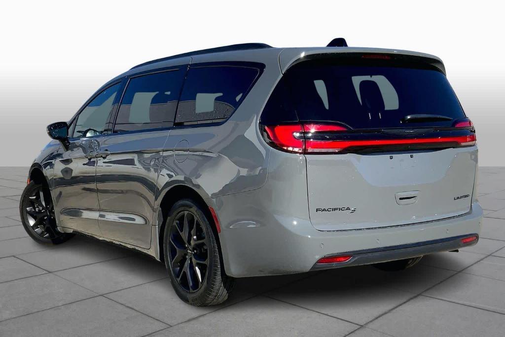 used 2025 Chrysler Pacifica car, priced at $37,749