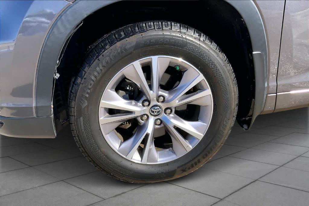 used 2016 Toyota Highlander car, priced at $11,778