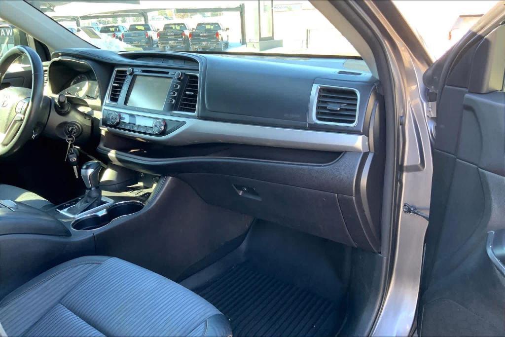 used 2016 Toyota Highlander car, priced at $11,778