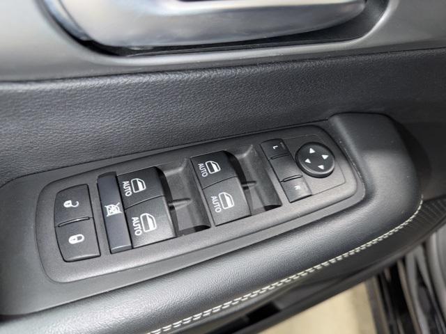 used 2025 Chrysler Pacifica car, priced at $30,772