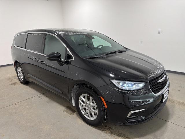 used 2025 Chrysler Pacifica car, priced at $30,772
