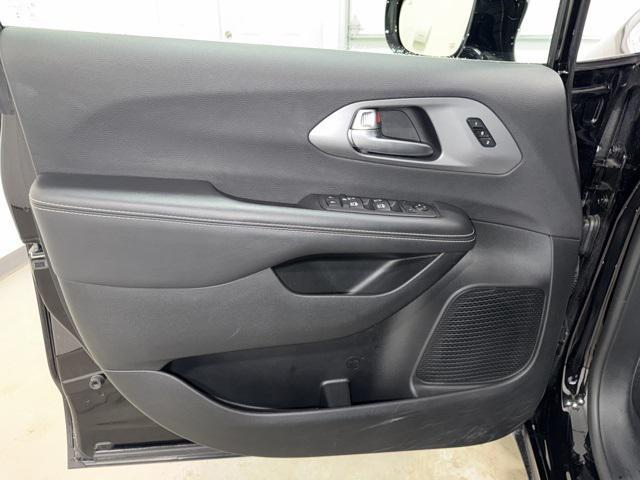 used 2025 Chrysler Pacifica car, priced at $30,772