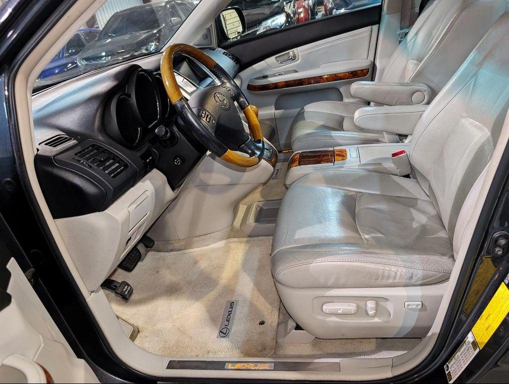 Lexus RX view 16