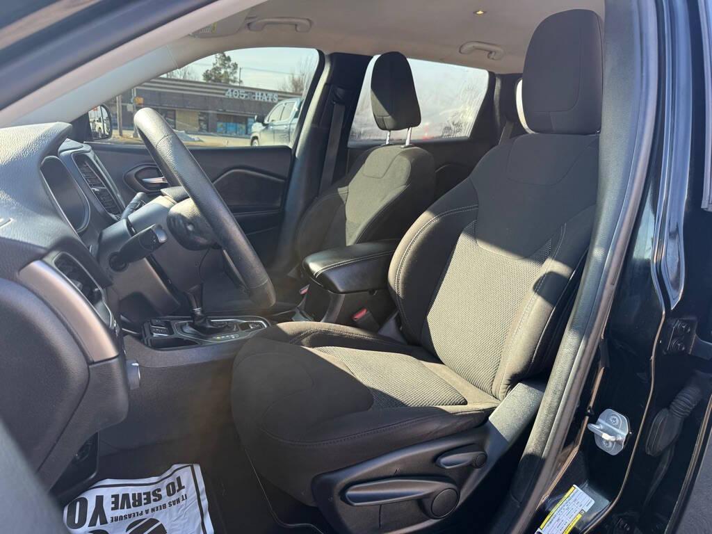 used 2019 Jeep Cherokee car, priced at $10,988