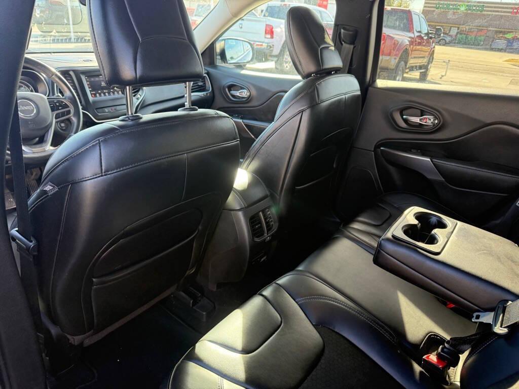 used 2019 Jeep Cherokee car, priced at $12,988