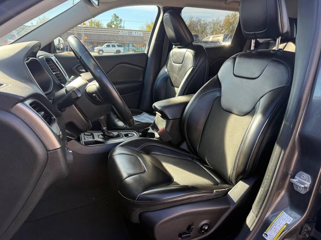 used 2019 Jeep Cherokee car, priced at $12,988
