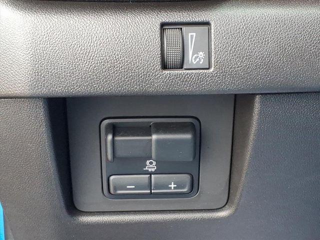 used 2023 GMC Canyon car, priced at $32,000