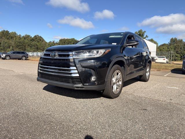 2019 Midnight Black Metallic Toyota Highlander