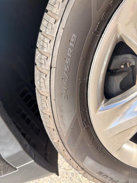 2019 Midnight Black Metallic Toyota Highlander