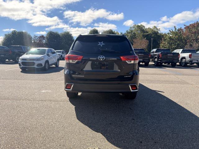 2019 Midnight Black Metallic Toyota Highlander