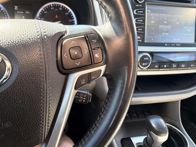 2019 Midnight Black Metallic Toyota Highlander
