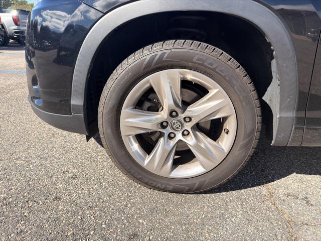 2019 Midnight Black Metallic Toyota Highlander