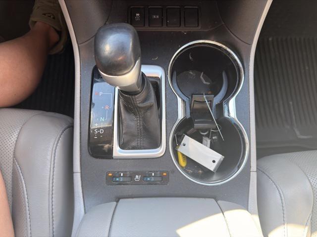 2019 Midnight Black Metallic Toyota Highlander