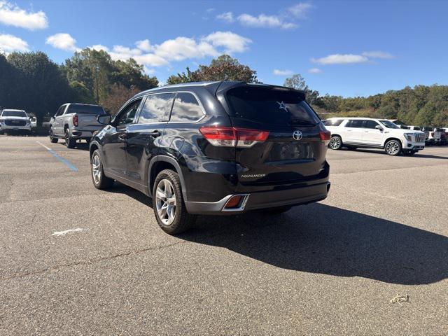 2019 Midnight Black Metallic Toyota Highlander