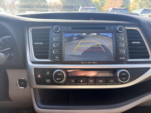 2019 Midnight Black Metallic Toyota Highlander
