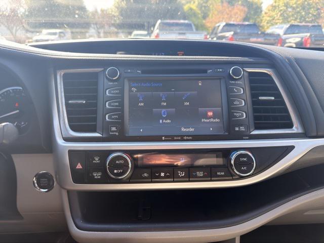 2019 Midnight Black Metallic Toyota Highlander