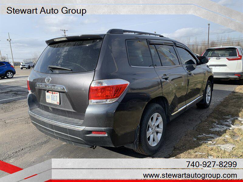 used 2013 Toyota Highlander car, priced at $8,999