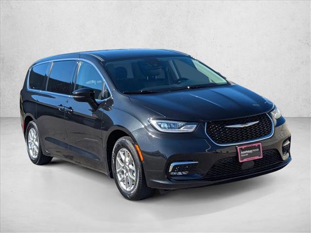 used 2023 Chrysler Pacifica car, priced at $23,091