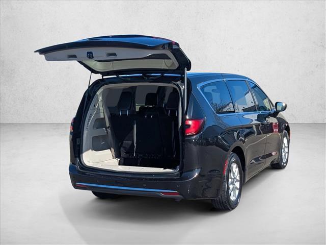 used 2023 Chrysler Pacifica car, priced at $23,091