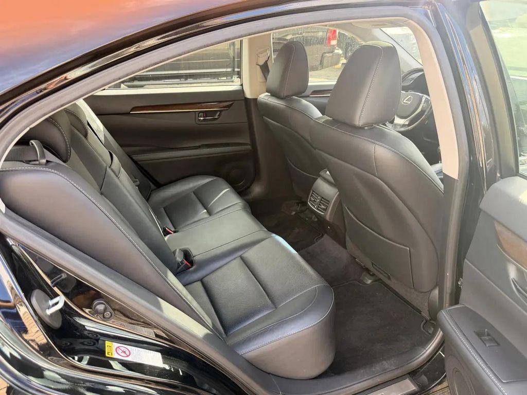 Lexus ES view 20