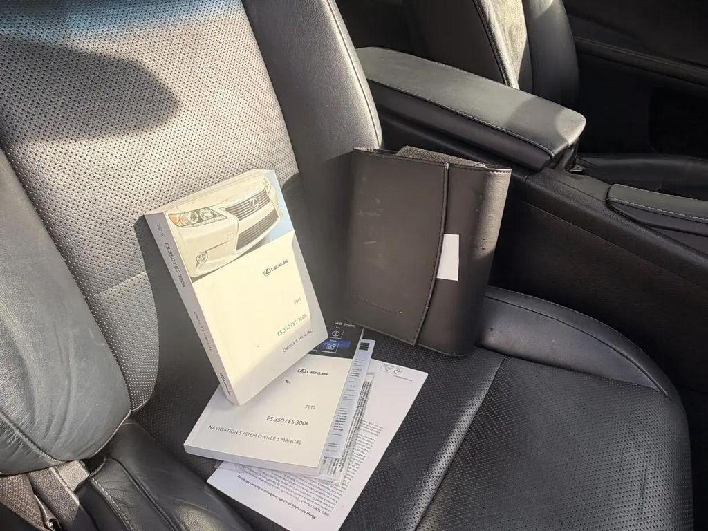 Lexus ES view 23