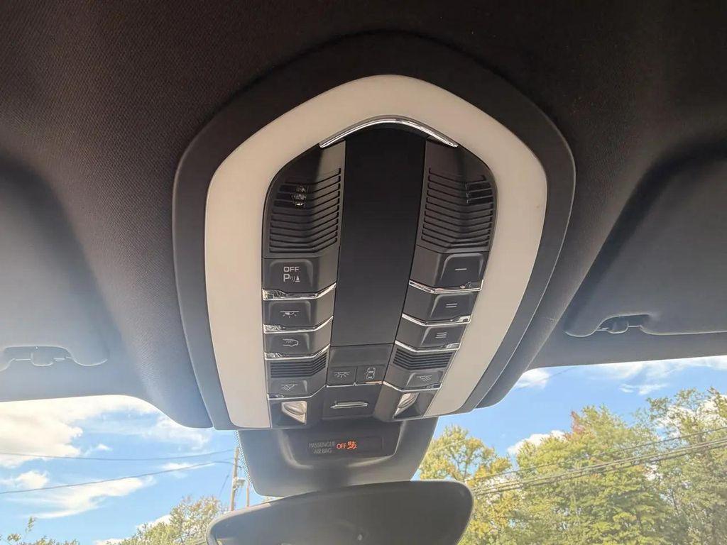 Porsche Macan view 36