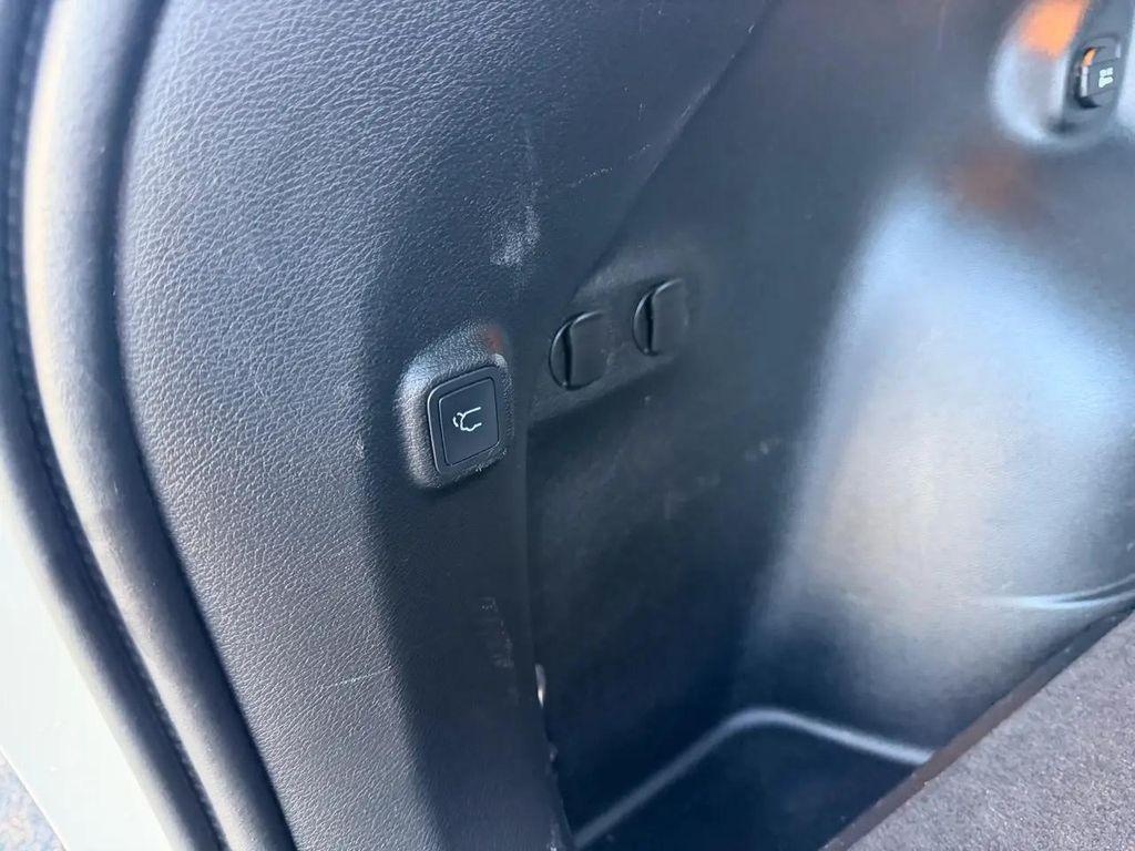 used 2020 Jeep Cherokee car, priced at $9,995