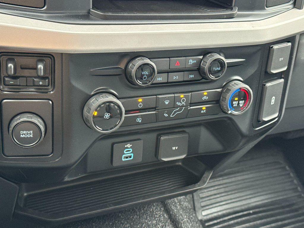 new 2025 Ford F-450 car, priced at $67,000