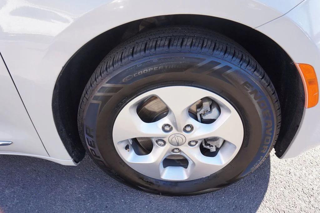 used 2017 Chrysler Pacifica car, priced at $13,998