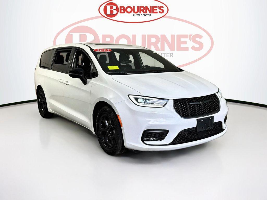 used 2023 Chrysler Pacifica Hybrid car, priced at $31,990