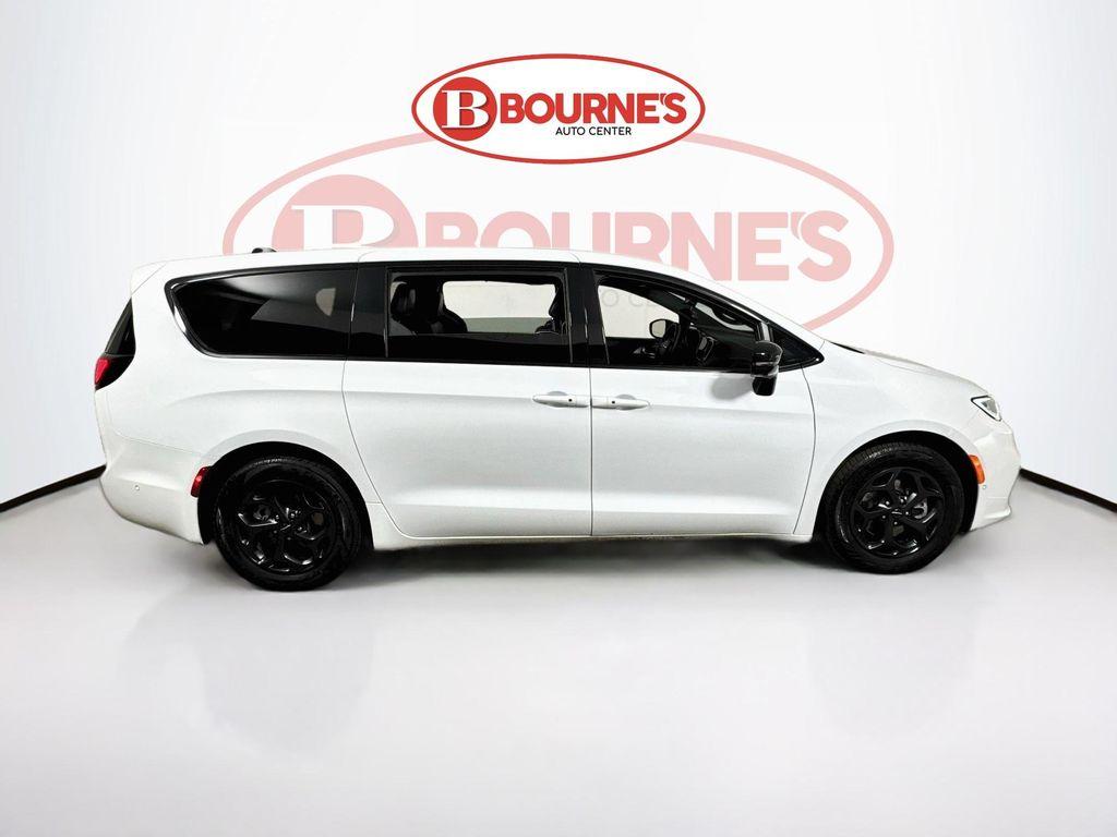 used 2023 Chrysler Pacifica Hybrid car, priced at $31,990