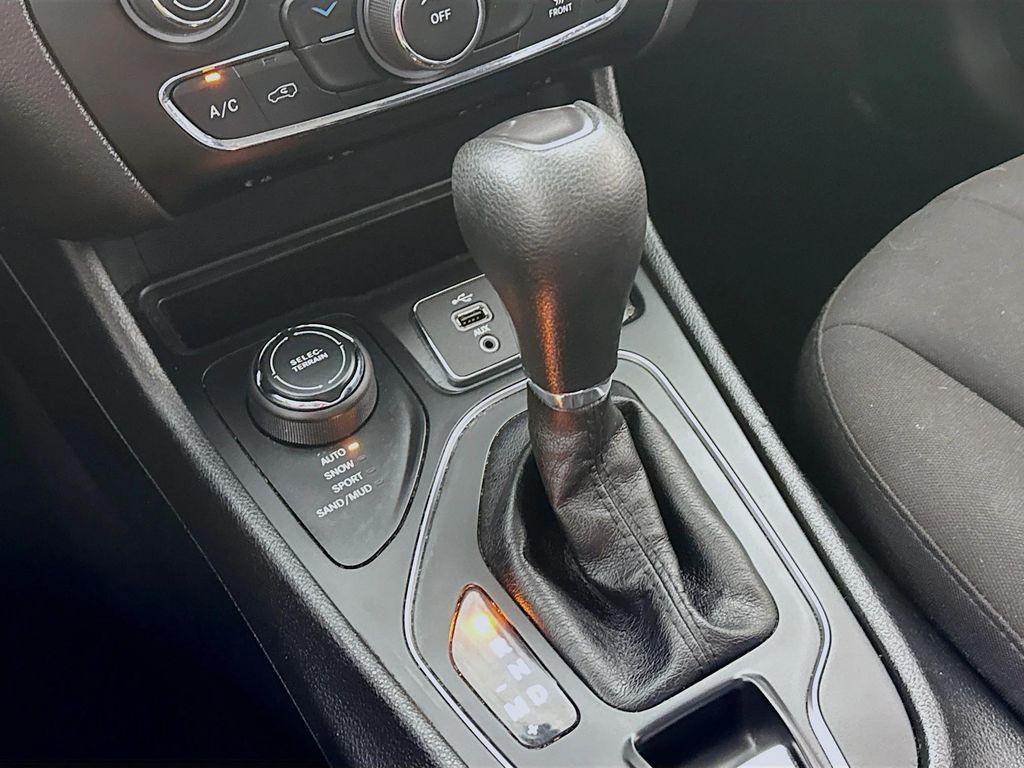 used 2019 Jeep Cherokee car, priced at $10,990