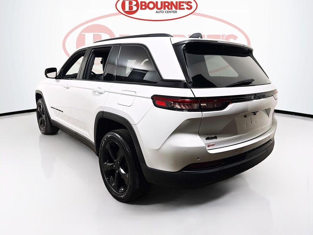 used 2022 Jeep Grand Cherokee car, priced at $28,190