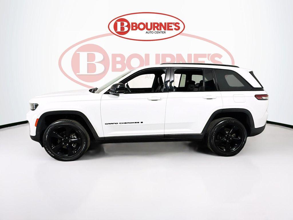 used 2022 Jeep Grand Cherokee car, priced at $28,190