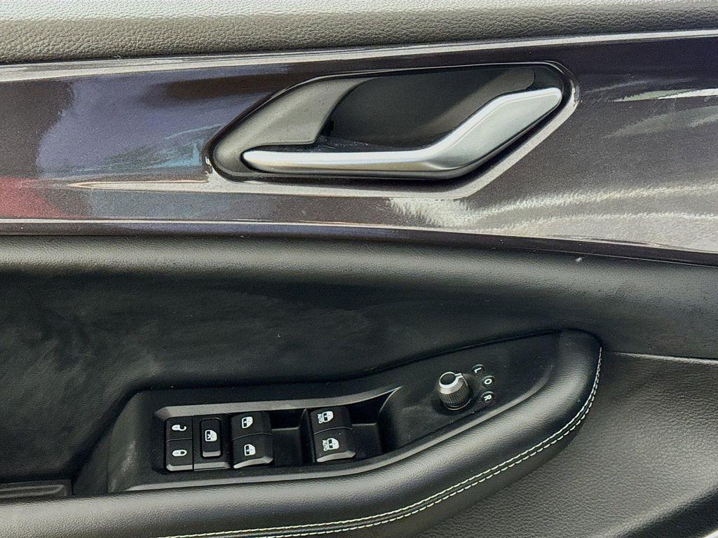 used 2022 Jeep Grand Cherokee car, priced at $28,190