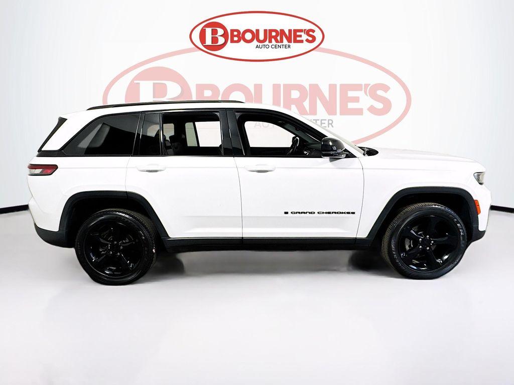 used 2022 Jeep Grand Cherokee car, priced at $28,190