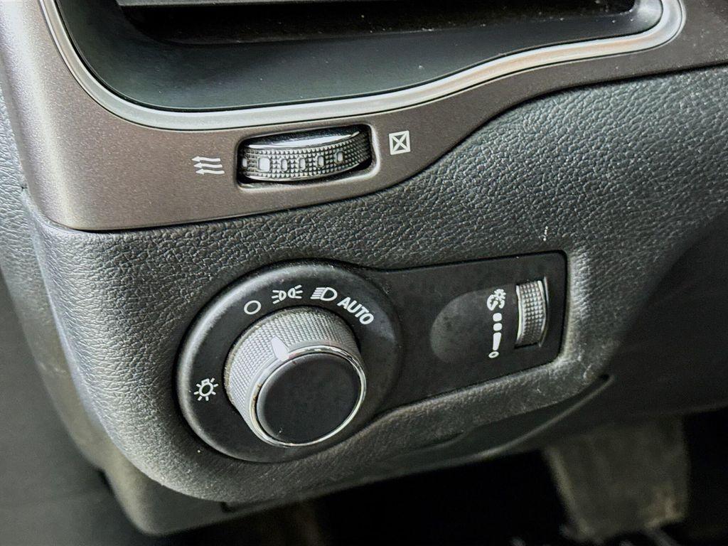 used 2020 Jeep Cherokee car, priced at $12,990