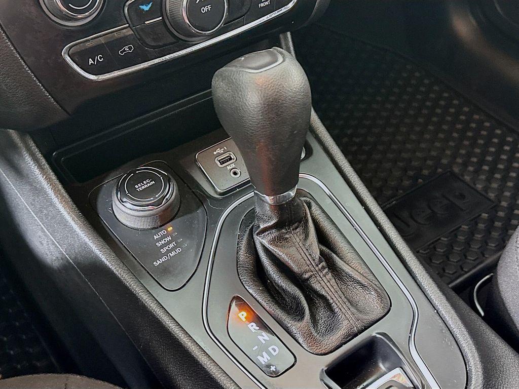 used 2020 Jeep Cherokee car, priced at $12,990