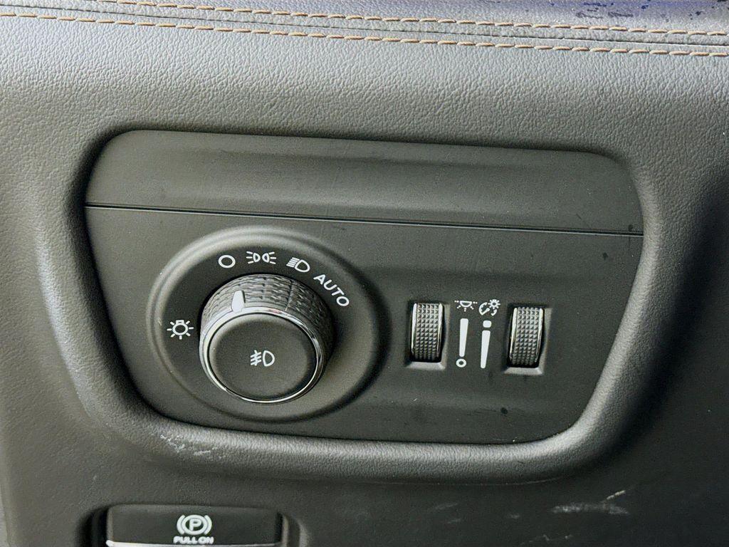 used 2022 Jeep Grand Cherokee car, priced at $38,590