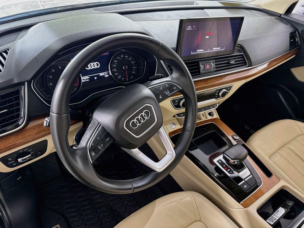 Audi Q5 view 12